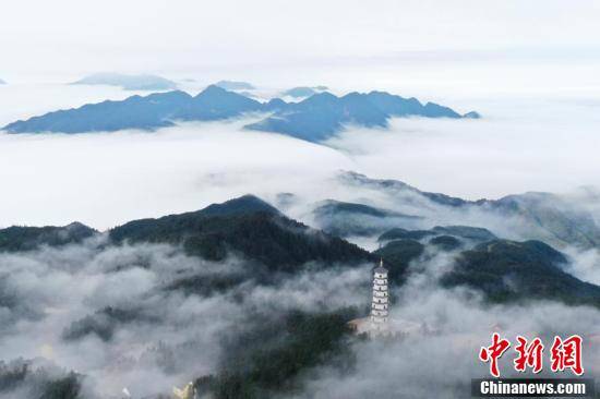 千米以上|航拍江西明月山雨后云雾缭绕 风光旖旎如水墨画