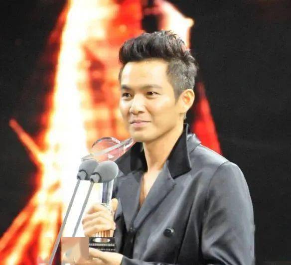 意思|请把这俩人的嘴焊在一块!