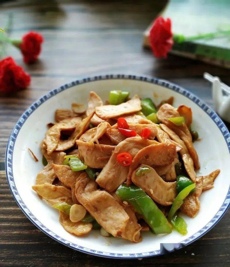 辣炒素鸡翅香辣入味越吃越香