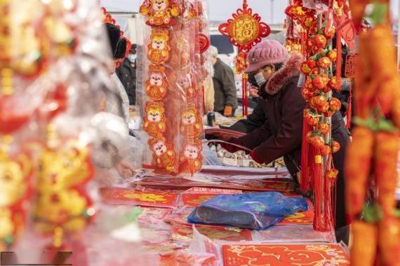 河北秦皇岛:迎小年 赶年集 办年货 寻年味