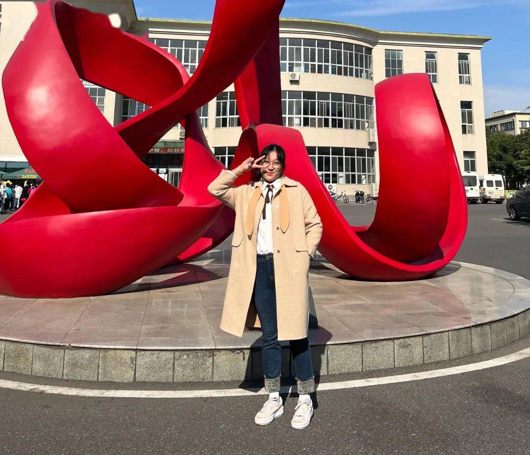 她不做"卷王",只要努力的日常_陈依彤_实验_竞赛