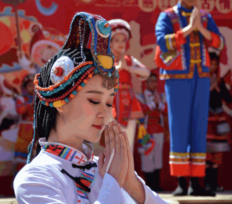 给自己,给家人祈福祝祷纳西老东巴带你巡游放河灯东巴祈福贺新年只等