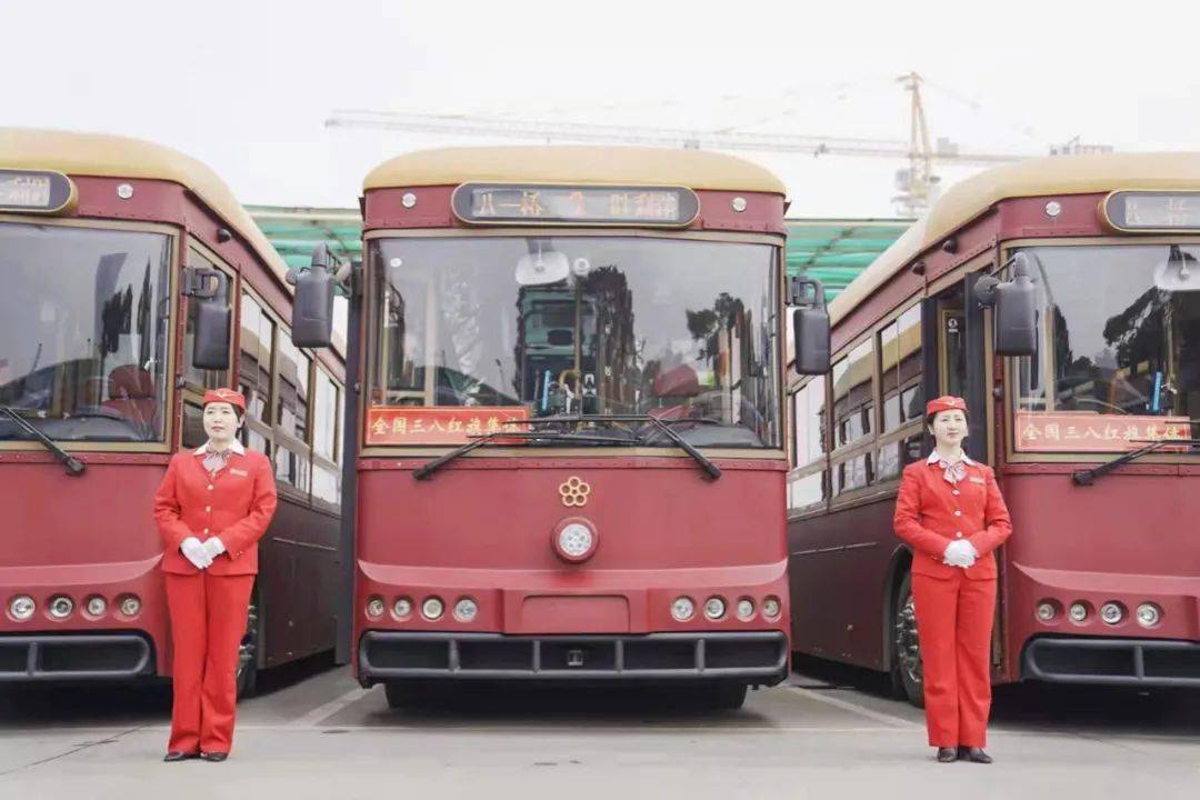 “铛铛铛”～南昌红色旅游公交线刮起复古风