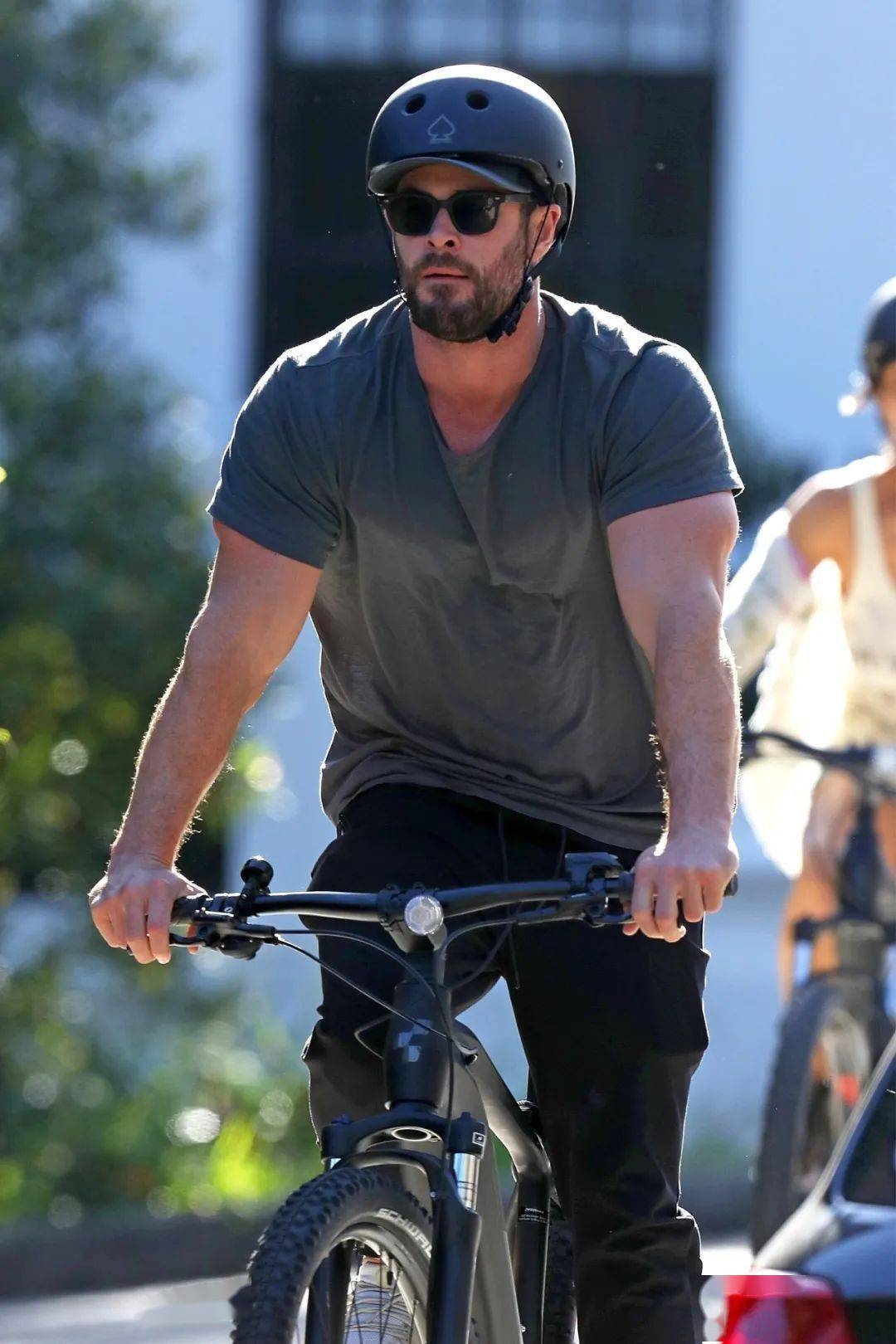 一夜成名的网红走进时尚圈，有多野？