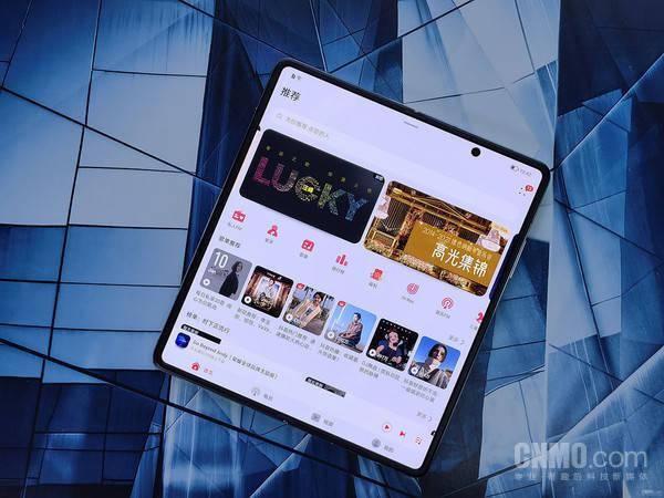 2022年哪款折叠屏更适合你？本周五“咖位说”栏目给你答案