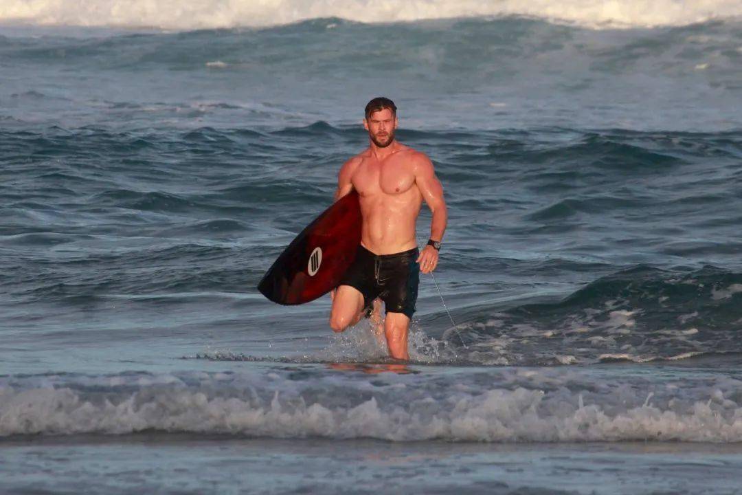 一夜成名的网红走进时尚圈，有多野？