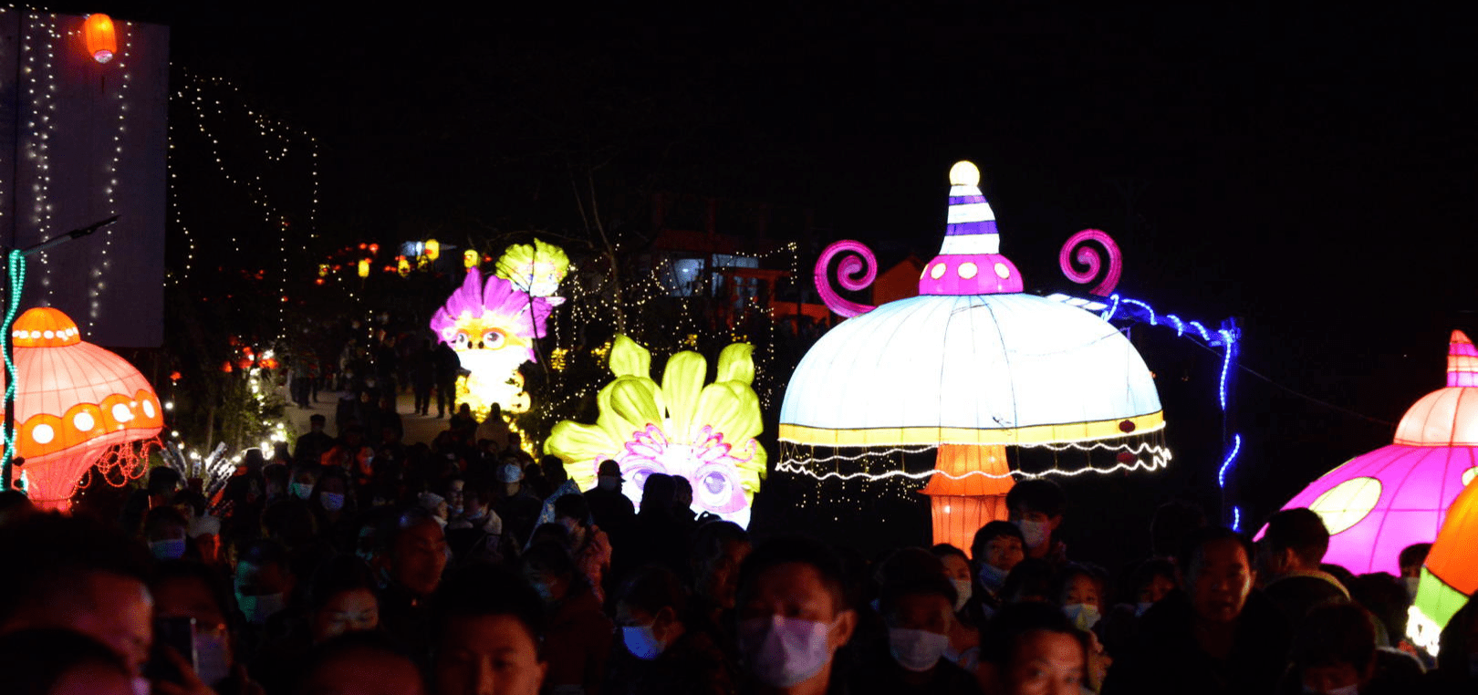 游客|稻田花灯！这个乡村灯会有点火：村民自筹自制，四乡八里都来看，三天吸引约万人次