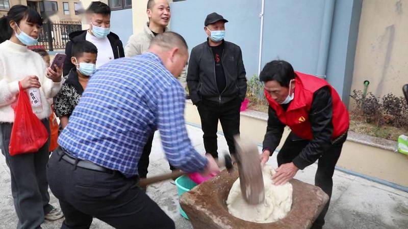 温州瑞安手工捣年糕浓浓年味扑面来