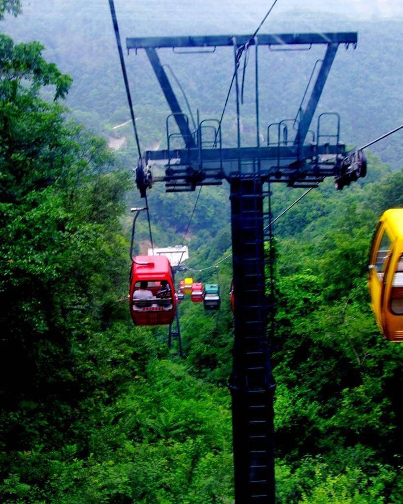 1999年貴州馬嶺河風景區纜車高空墜落倖存兒被韓紅養成才