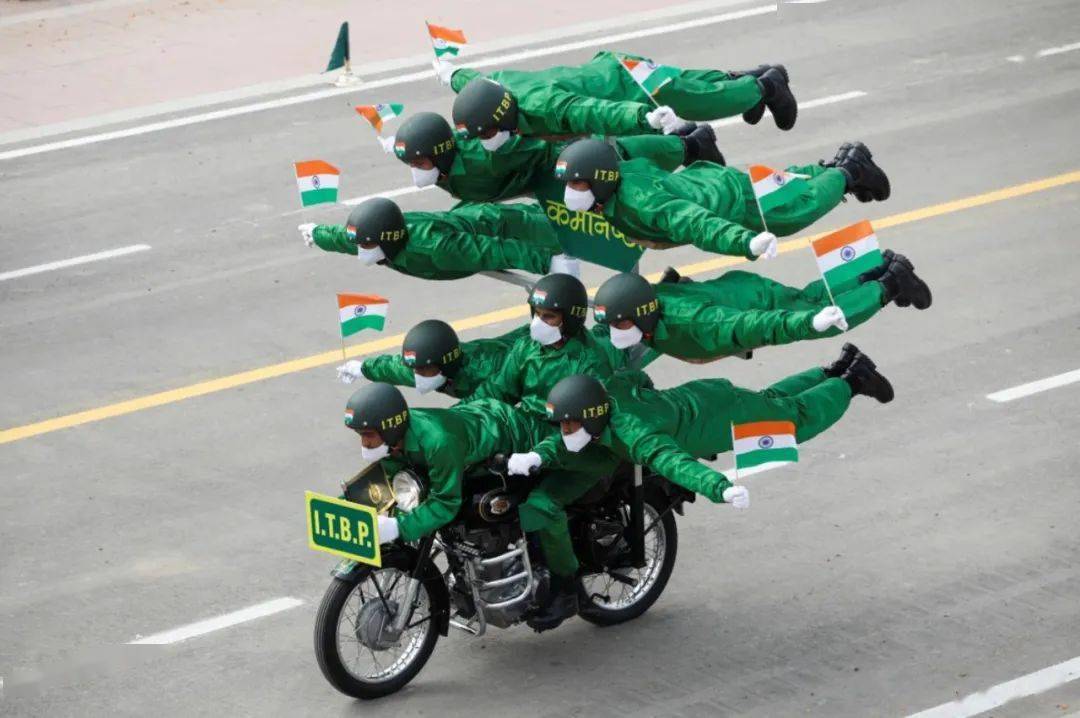 印度阅兵摩托车表演图片