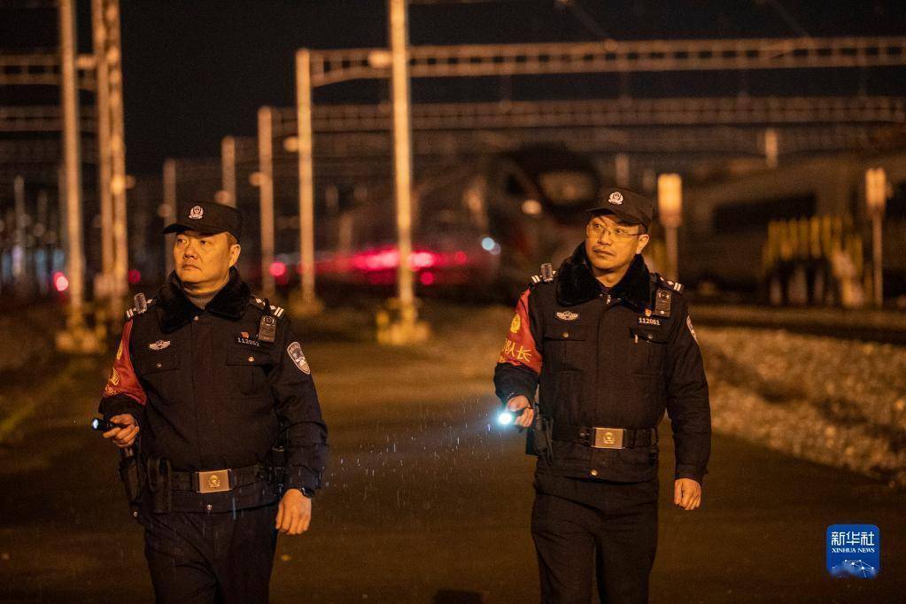 新春走基层丨数九寒冬里的“守车人”