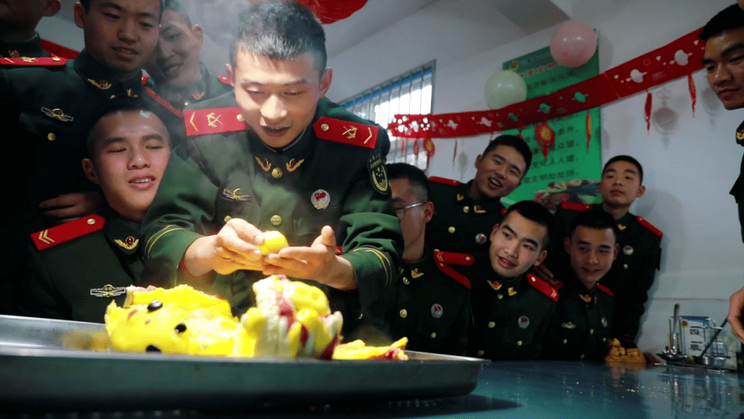 朱茜|武警官兵制作的“萌虎”花馍，馋哭了……