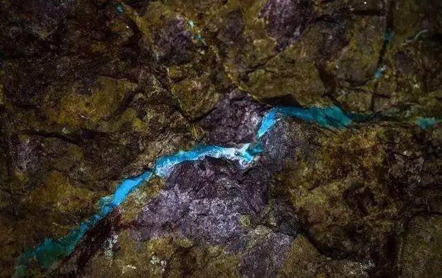 伊朗极品绿松石,都产自这座老矿洞!_开采_seyyed_afkhami