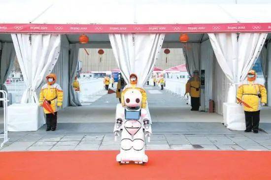 【TouchBeijing双语新闻】1秒完成8项信息采集智能机器人上岗五棵松体育中心、