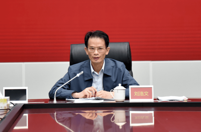 刘浩文强调,2021年清城区经济总量占全市经济总量的三分之一,主要经济