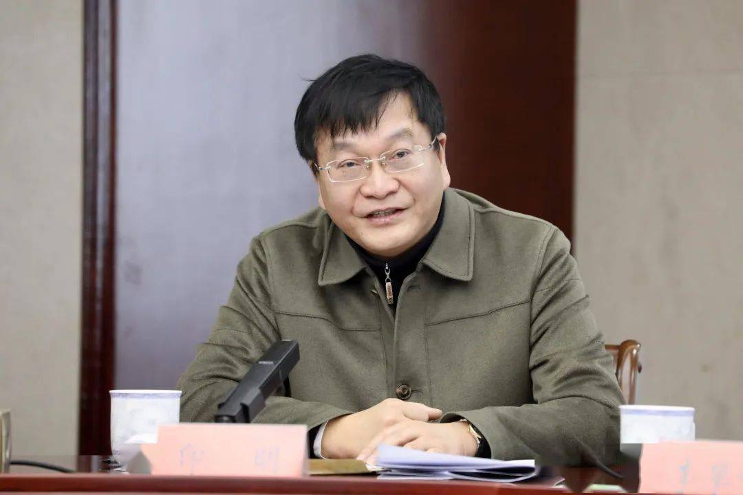 徐曙海主持召开座谈会就2022年政府工作报告征求意见建议