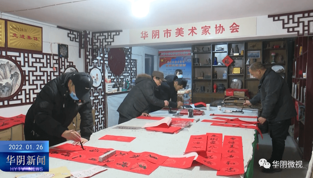 市美协为新闻工作者义写春联表爱心 一线 梁保鱼 美术 市美协为新闻工作者义写春联表爱心 一线 梁保鱼 美术