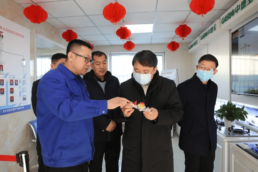 陈胡日查开展节前慰问活动并深入企业调研