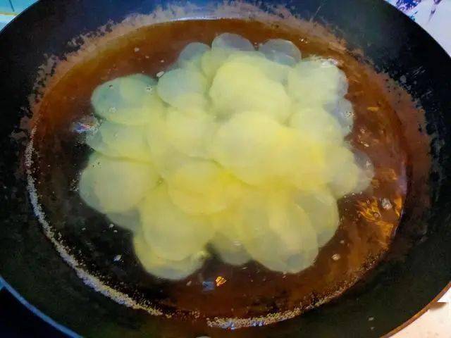 在家怎么做油炸土豆片 bc4e3c93c39241569726be683c81f032.jpeg