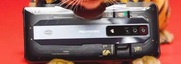 【旗舰】屏下摄像头·前置！红魔7真机视频公开 最猛游戏手机？