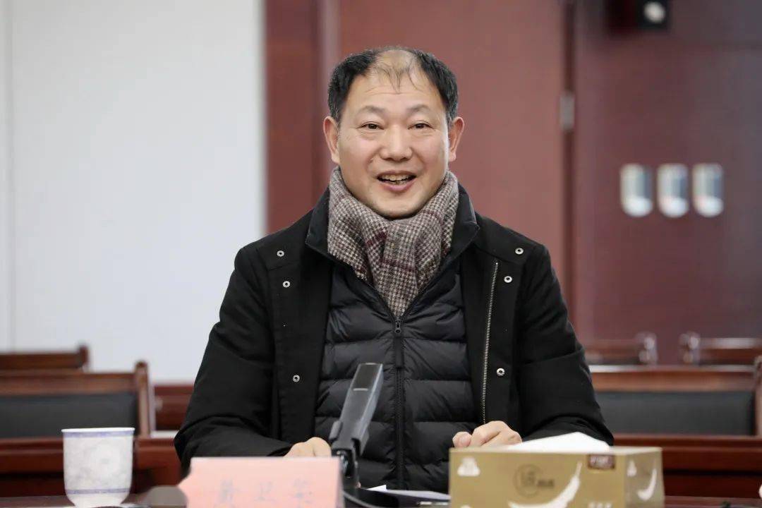 徐曙海主持召开座谈会就2022年政府工作报告征求意见建议