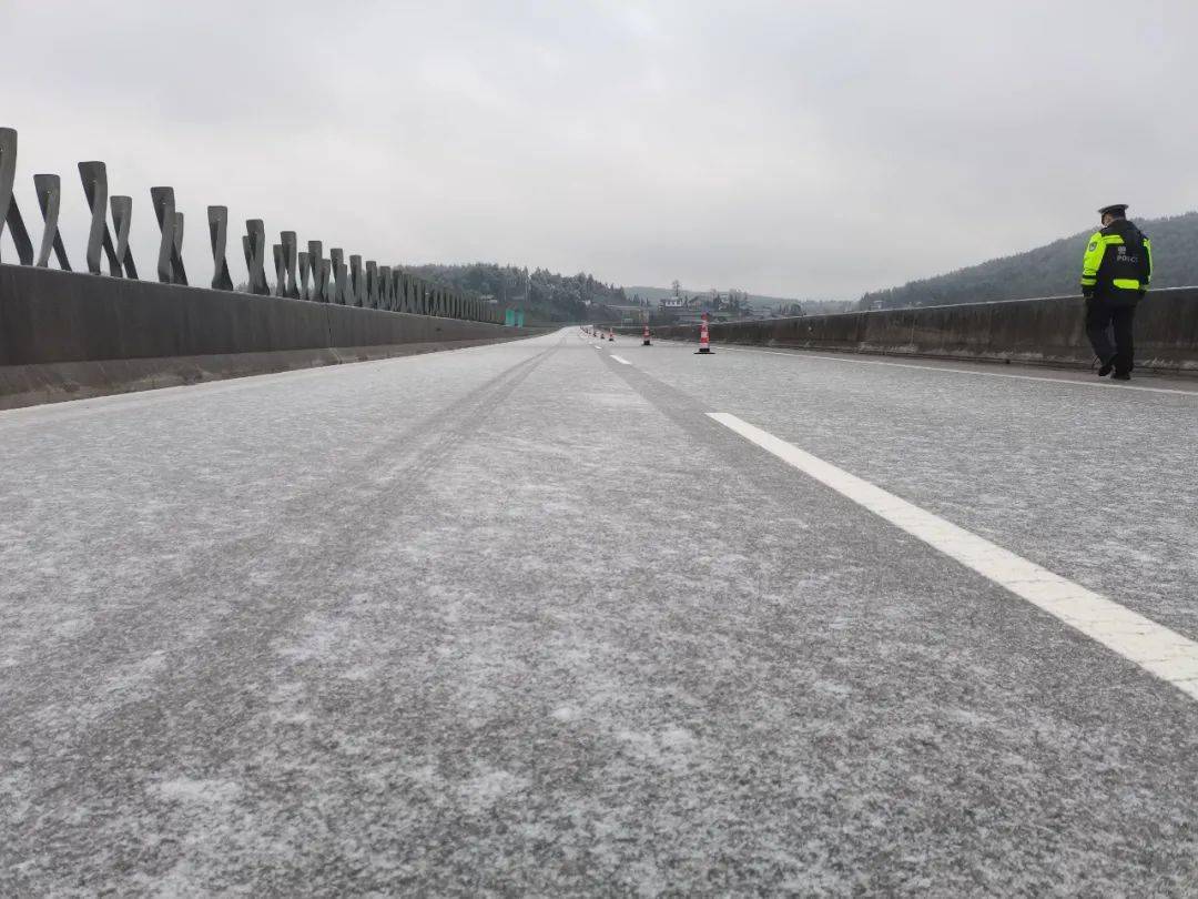 252km至356km(六枝東收費站至畢節猴場收費站);g56杭瑞高速1874km至