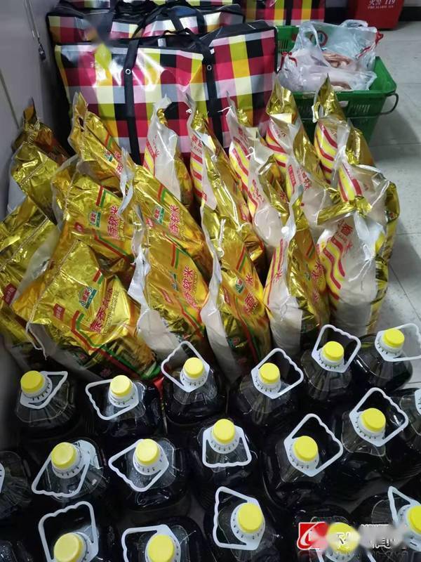 怀化市住房保障服务中心:情系公租房住户,走访慰问暖