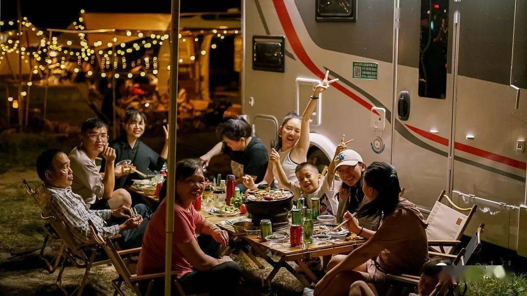 房车露营霍比特小屋篝火晚会虎年第一场露营就来这里