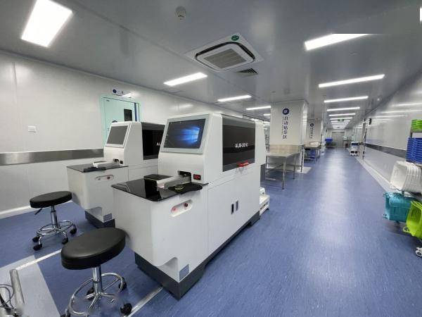 把时间还给护士配药机器人在成都“上岗”