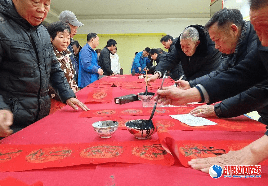 书法|笔墨凝书香 福虎迎新年——新邵县潭溪镇组织送春联活动