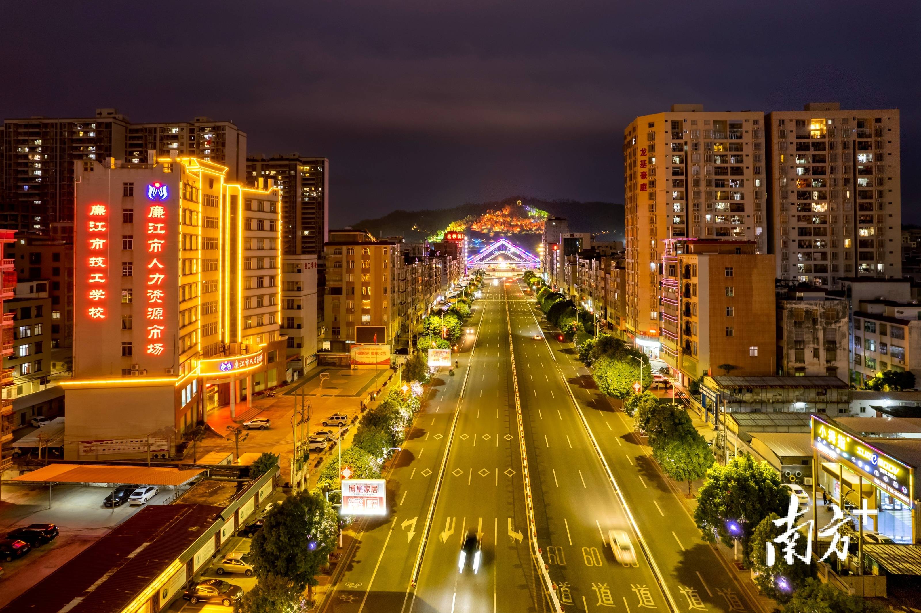廉江城市夜景美化工程正式亮灯这些路段更美了经过你家吗