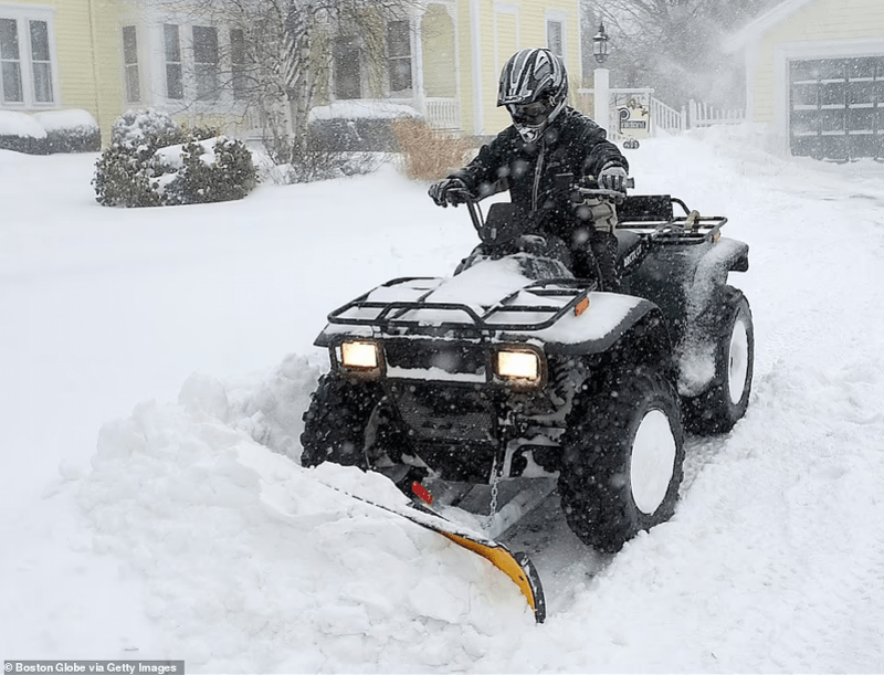 美國東部遭「炸彈氣旋」襲擊，積雪近1米，6000航班取消 國際 第6張