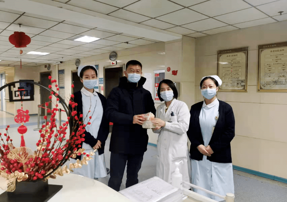 江城温暖医院丹东市中医院领导除夕慰问在岗职工及住院患者