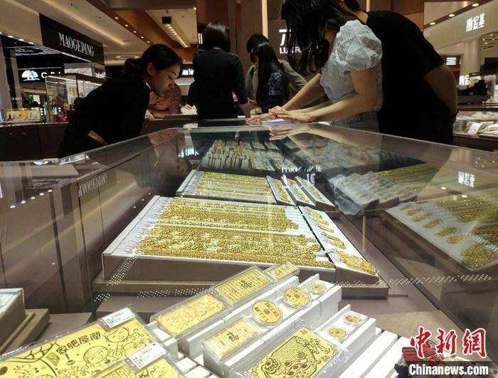 金饰品当年鄙视大金链子的年轻人爱上黄金