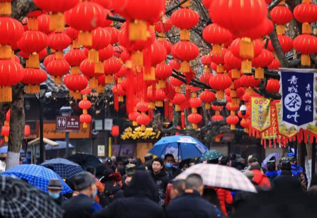 氛围|在都江堰过年 | 大年初一年味浓，红红火火、欢欢喜喜迎新年！