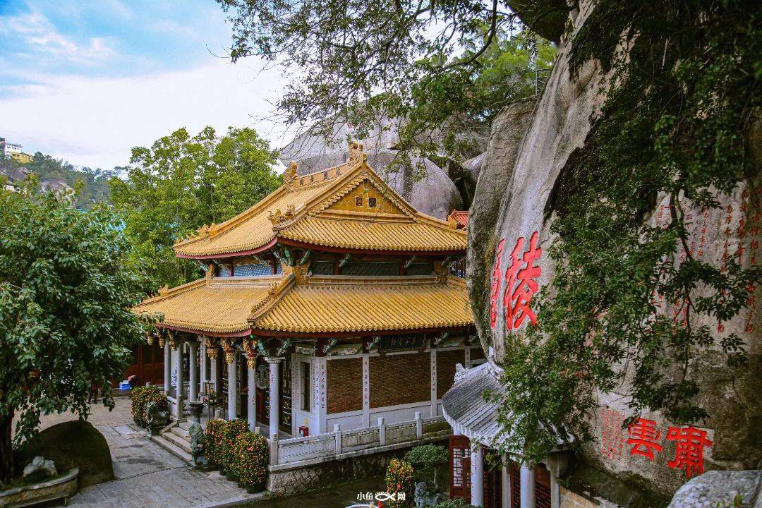 厦门|再冷下雨天，也挡不住厦门人拜拜！南普陀求平安、仙岳山求姻缘...春节祈福，厦门寺院哪家灵？