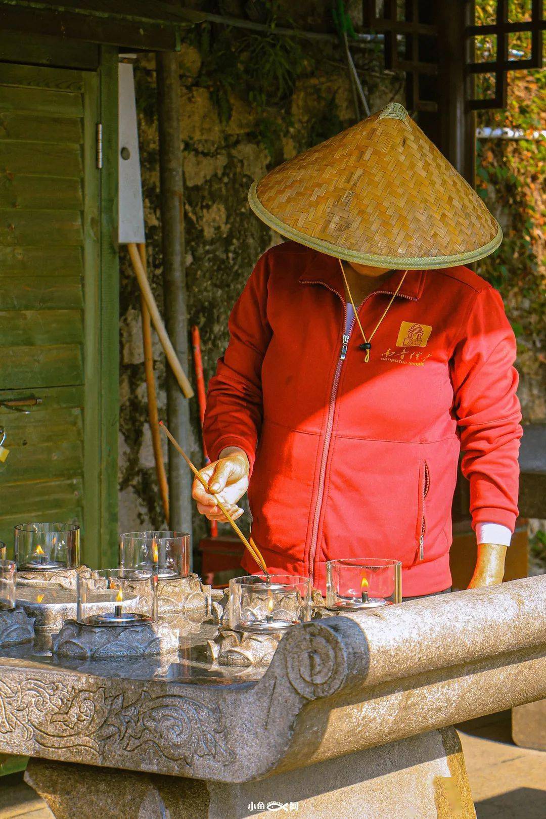 厦门|再冷下雨天，也挡不住厦门人拜拜！南普陀求平安、仙岳山求姻缘...春节祈福，厦门寺院哪家灵？