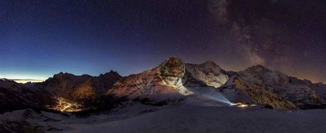 灯光|瑞士阿尔卑斯山艾格峰惊现巨型猛虎