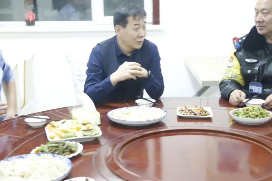 毛振海副市长除夕日慰问一线民警_乌海市_值班_公安局