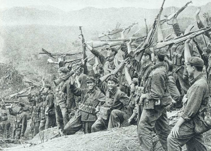 "1987年5月,郑钰被中央军委授予"英雄神枪手"光荣称号.