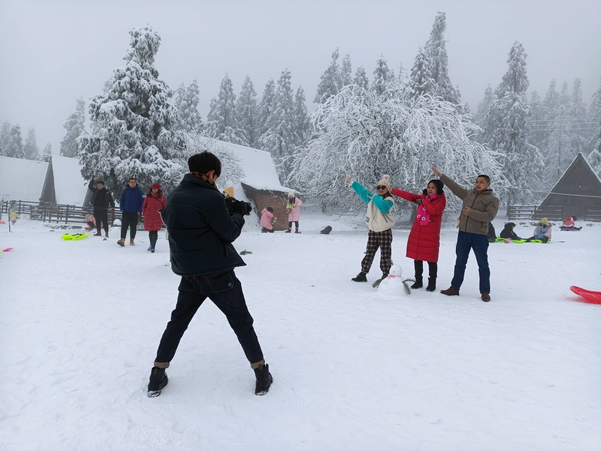 大年|迎冬奥过大年|重庆武隆20cm厚雪点燃游客热情