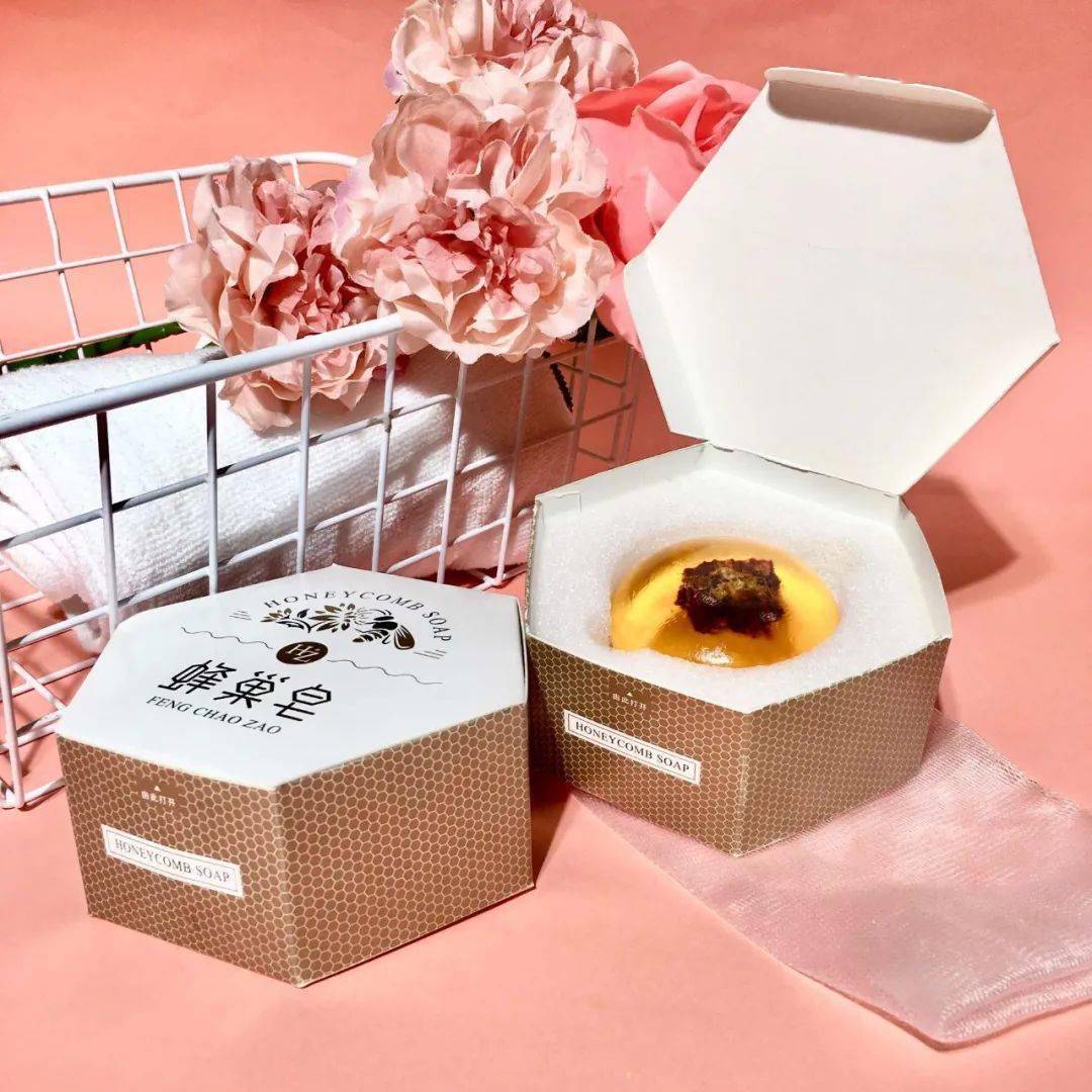 蜂巢不用洗面奶也可以把脸洗干净!用它也能搞定脸上的脏东西