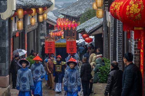 年味⑩丨一壶清茶，一段说书，一桌九大碗……古镇新年是浓浓的家乡味