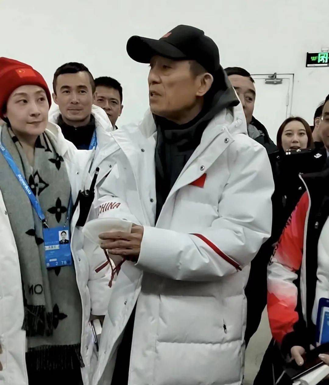 马晓静合影两位传递国旗的河南代表在一起宋舒娟与传递国旗的少数民族