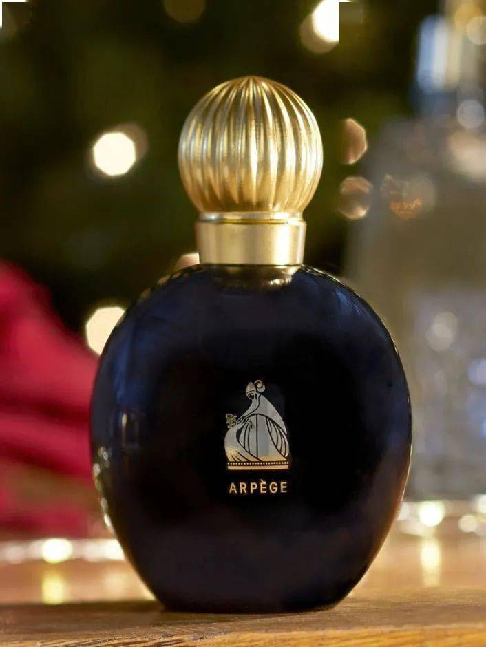 香气寻香 | 人间理想：把富贵穿在身上！