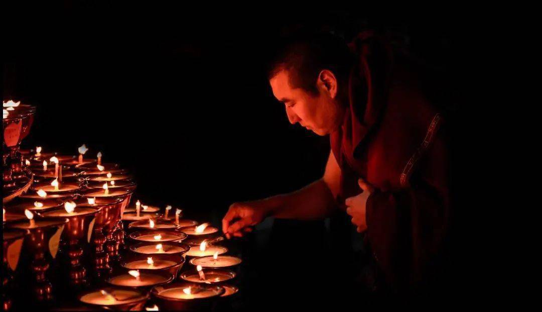 梅荷读点亮一盏酥油灯遇见西藏遇见美