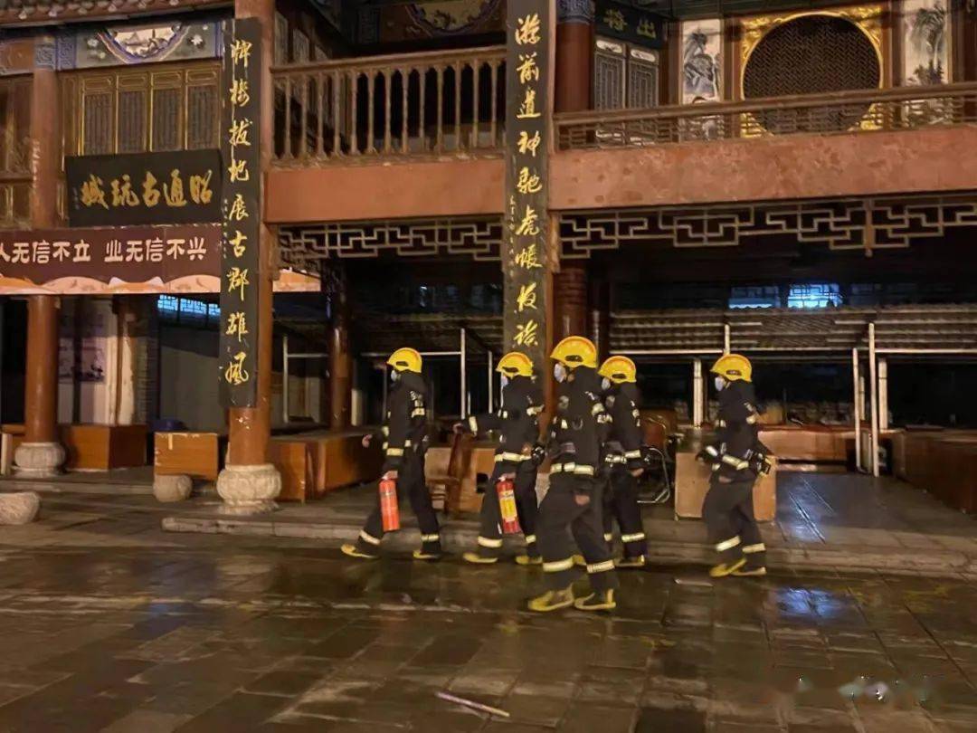 小小站大作用辕门口前置备勤点争当春节消防安全守夜人