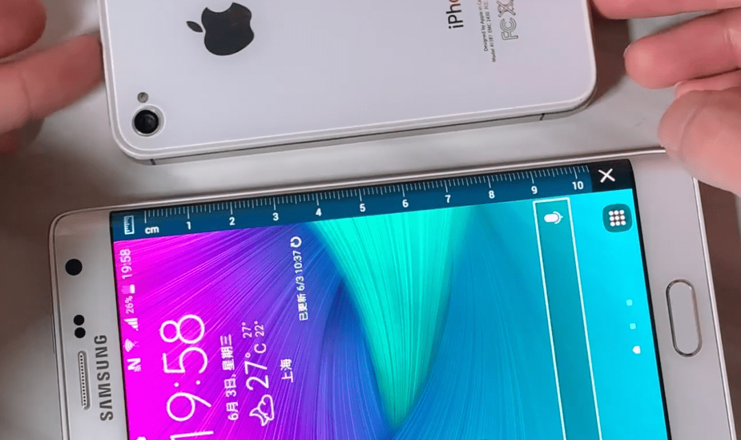 说出来你可能不信，曲面屏的诞生只是为了贴合臀部。