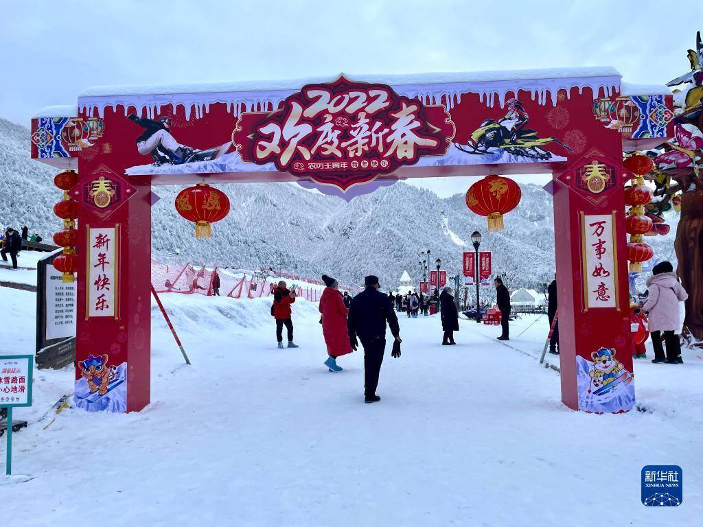 滑雪场|蜀地雪“热”：春节假期冰雪运动游持续火爆