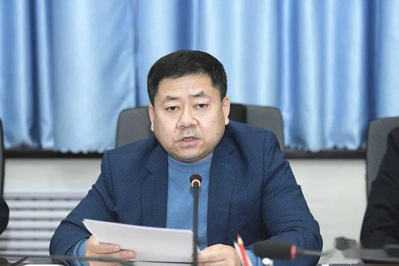 旬邑县委副书记,代县长师虎主持会议师虎指出各镇办,各部门要始终坚持